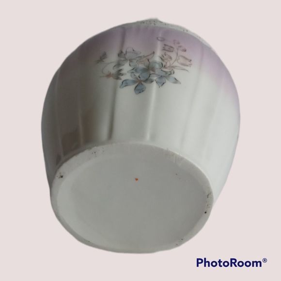 Vintage Handprinted Floral Ceramic Ginger Jar with Gold Trim - Picture 6 of 6